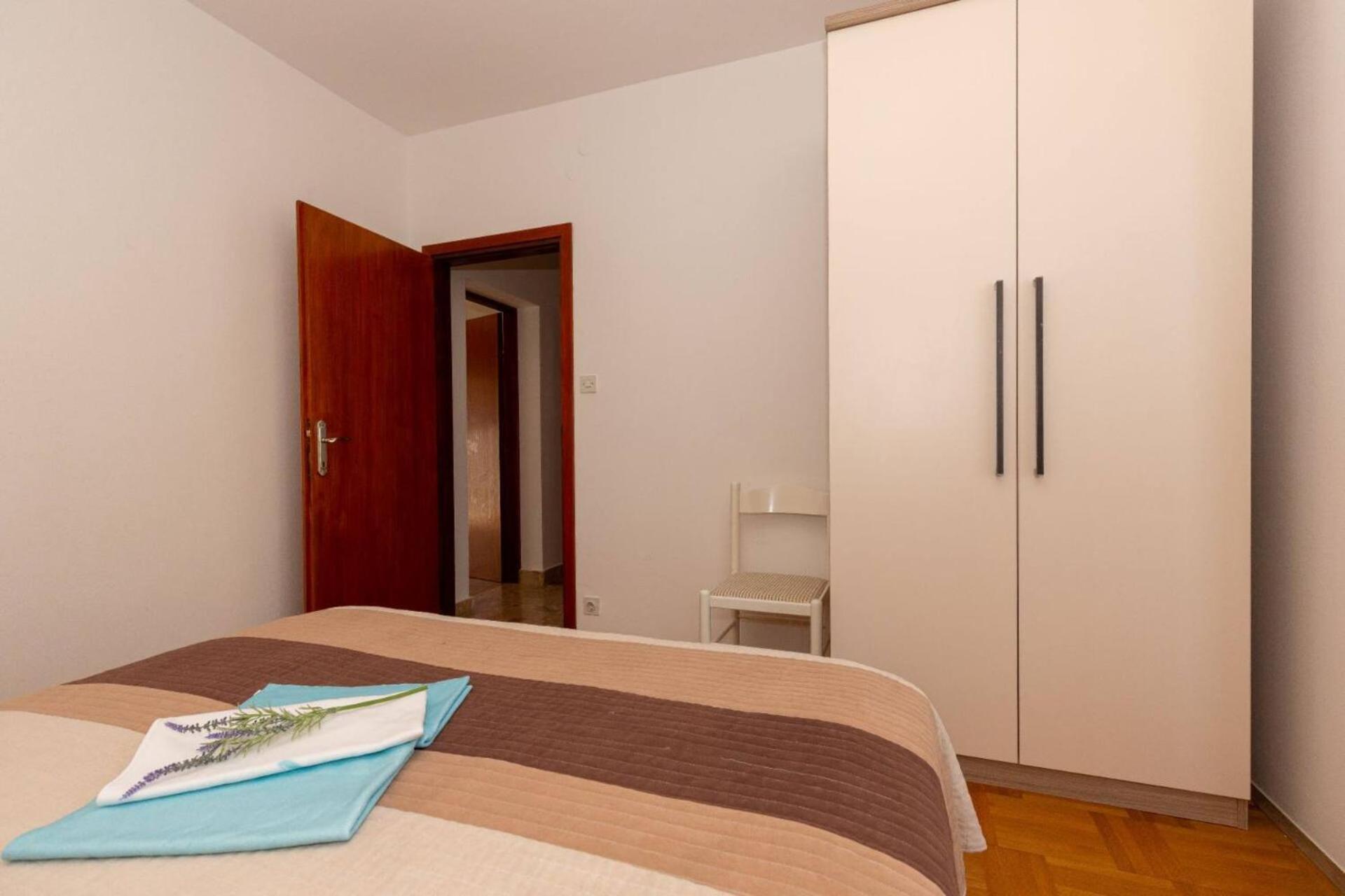 Three Bedroom Apartment in Biograd Biograd Na Moru Buitenkant foto